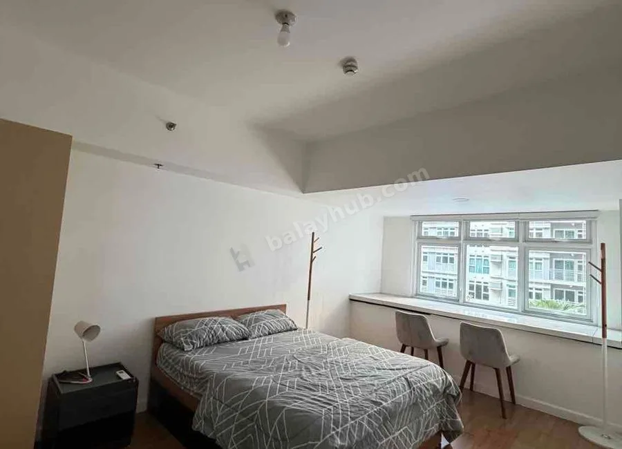 Modern 2-Bedroom Unit Overlooking the Pool