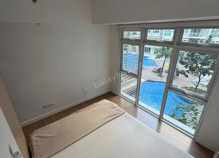 Modern 2-Bedroom Unit Overlooking the Pool