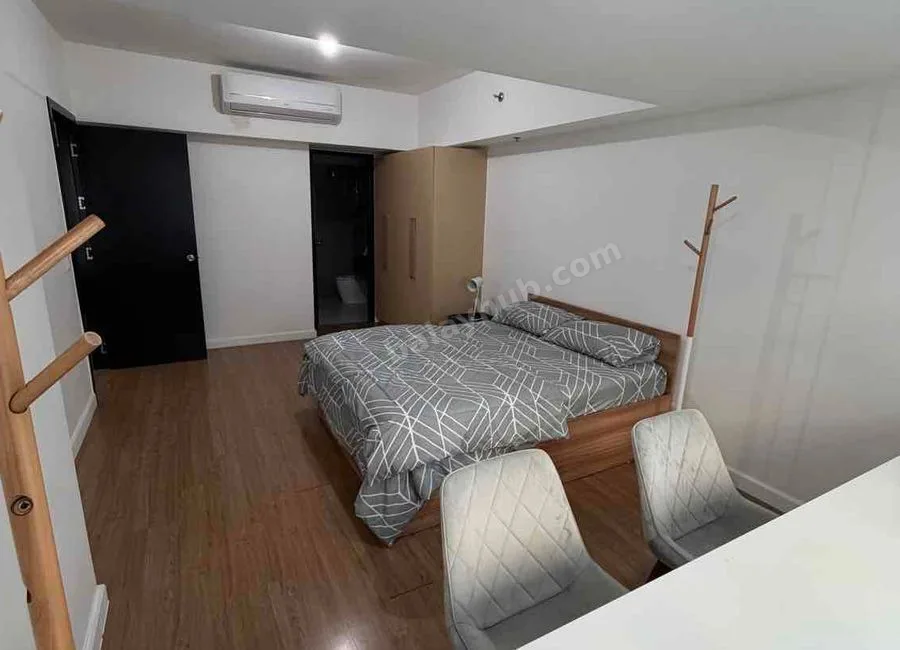 Modern 2-Bedroom Unit Overlooking the Pool