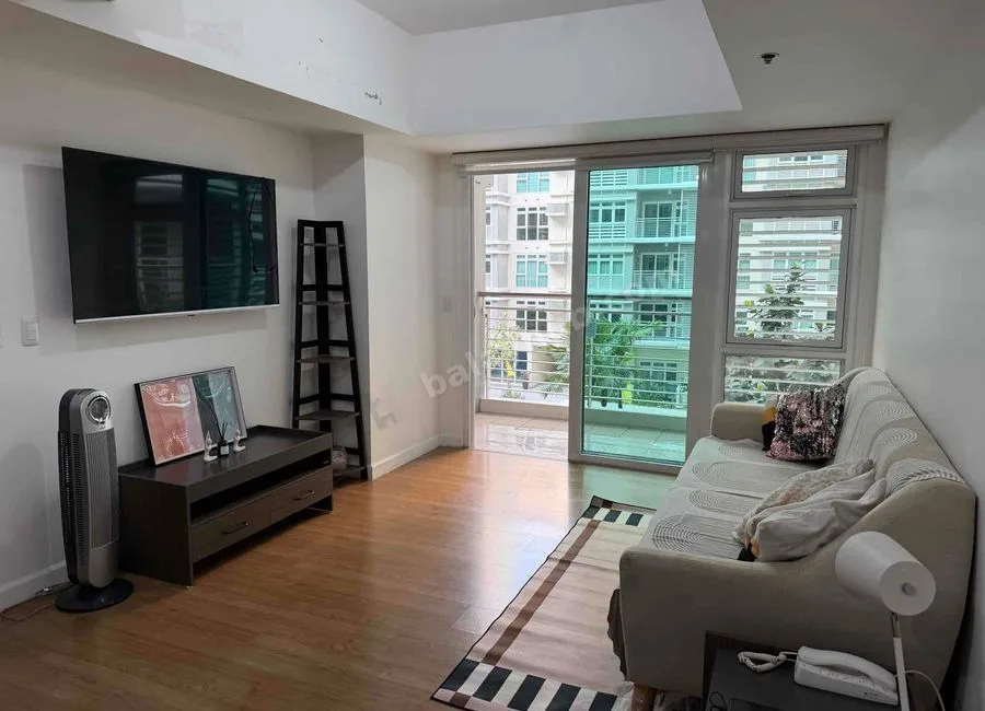 Modern 2-Bedroom Unit Overlooking the Pool