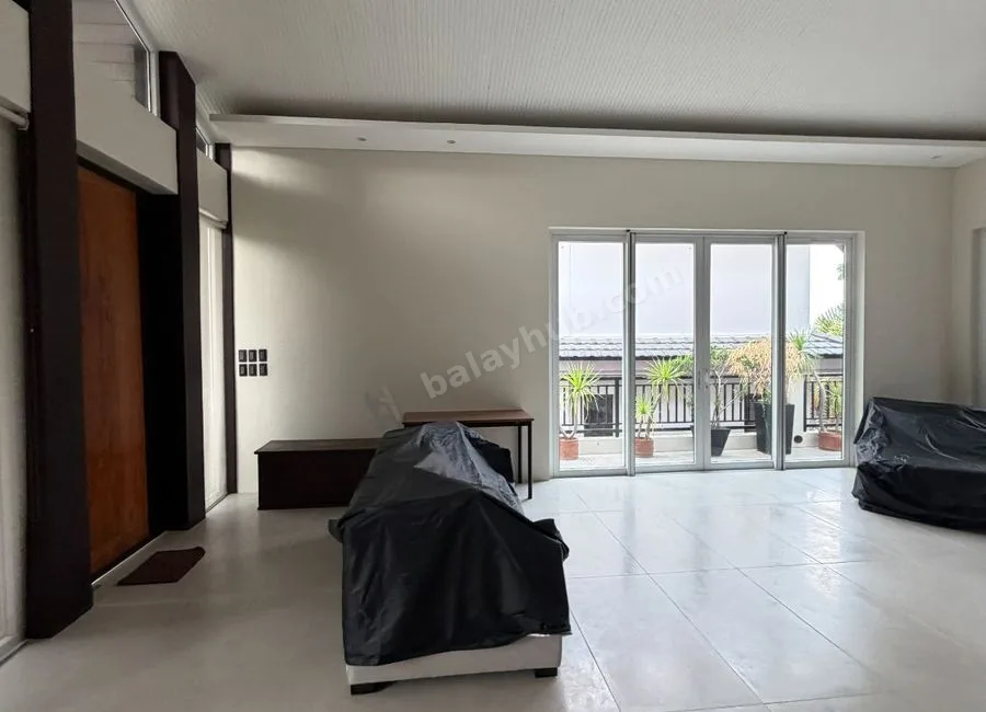 4BR House with Lanai & Antipolo View FOR SALE in White Plains, Quezon City