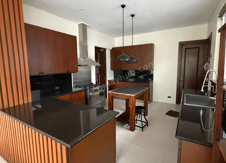 4BR House with Lanai & Antipolo View FOR SALE in White Plains, Quezon City