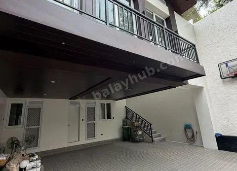 4BR House with Lanai & Antipolo View FOR SALE in White Plains, Quezon City