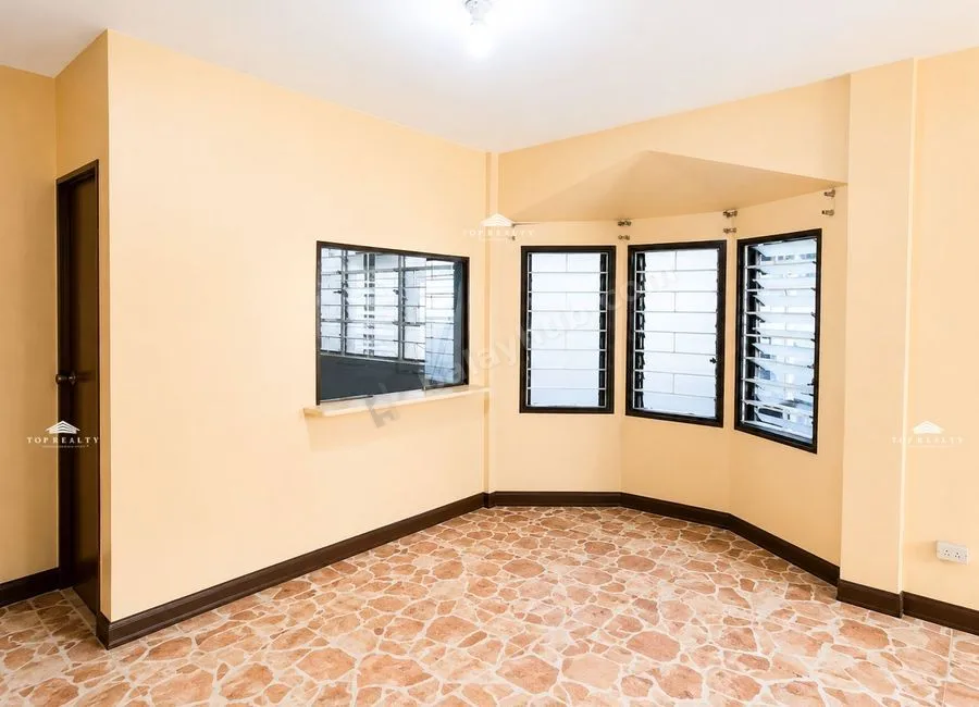 Warehouse for Lease in Cainta Rizal with liveable quarters