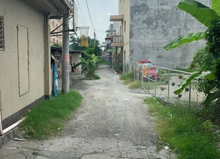 Room for Rent Along Alabang Zapote Road-Near SM Southmall, Madrigal Business Park & North Gate Las Piñas City