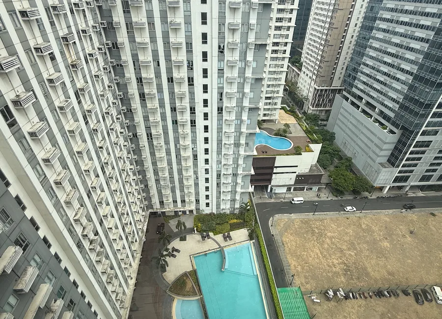Two (2BR) Bedroom and 2 toilet and bath with Wifi near Uptown Mall_Avida Towers 34th BGC, Taguig