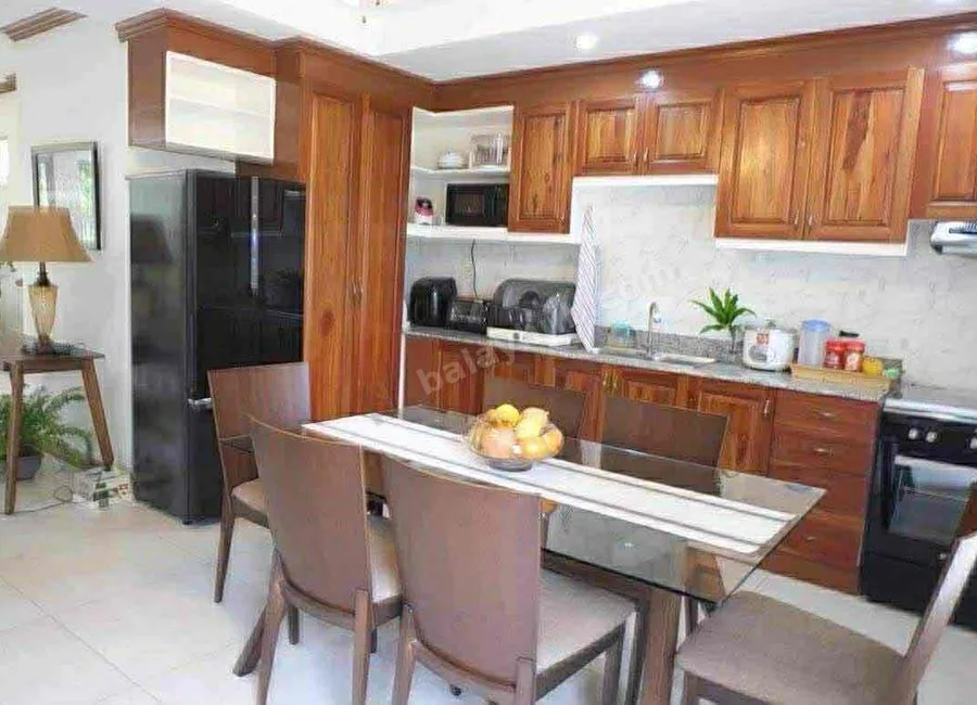 4 BEDROOM SINGLE DETACH  HOUSE FOR RENT INSIDE HIGH END SUBDIVISION