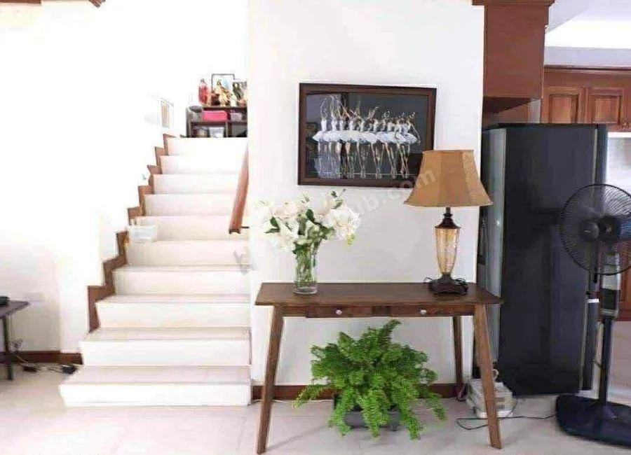 4 BEDROOM SINGLE DETACH  HOUSE FOR RENT INSIDE HIGH END SUBDIVISION