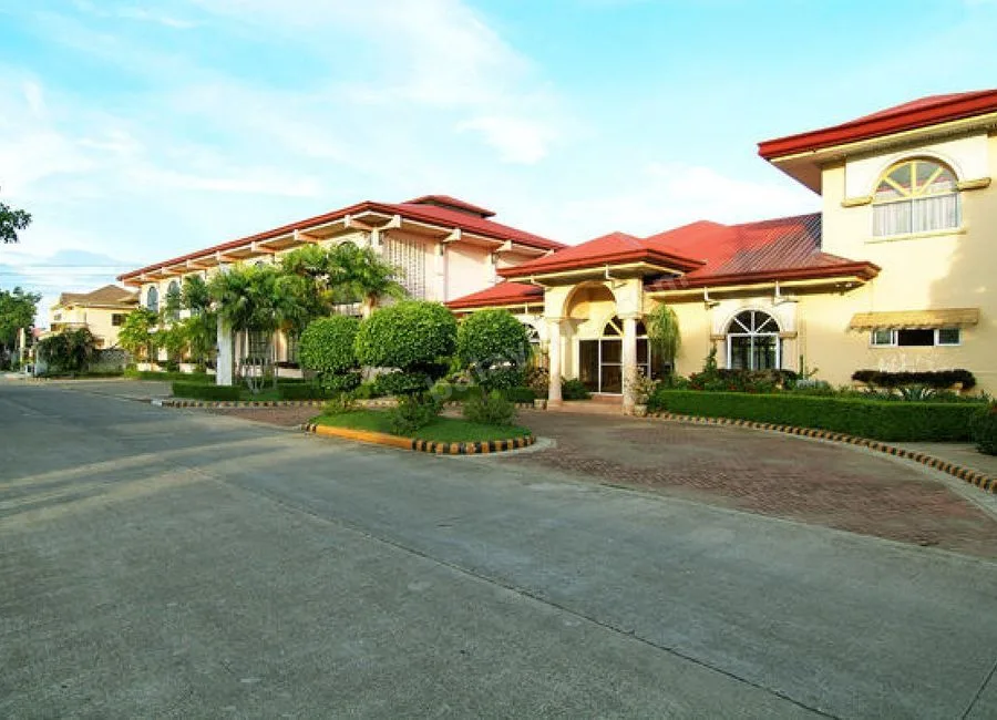 4 BEDROOM SINGLE DETACH  HOUSE FOR RENT INSIDE HIGH END SUBDIVISION