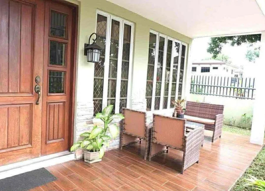 4 BEDROOM SINGLE DETACH  HOUSE FOR RENT INSIDE HIGH END SUBDIVISION