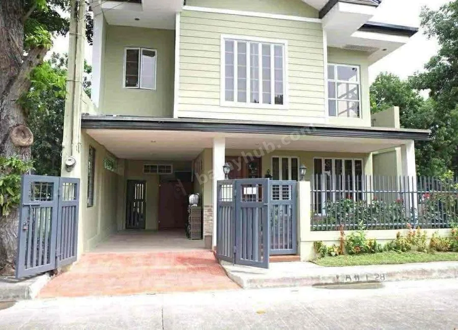 4 BEDROOM SINGLE DETACH  HOUSE FOR RENT INSIDE HIGH END SUBDIVISION