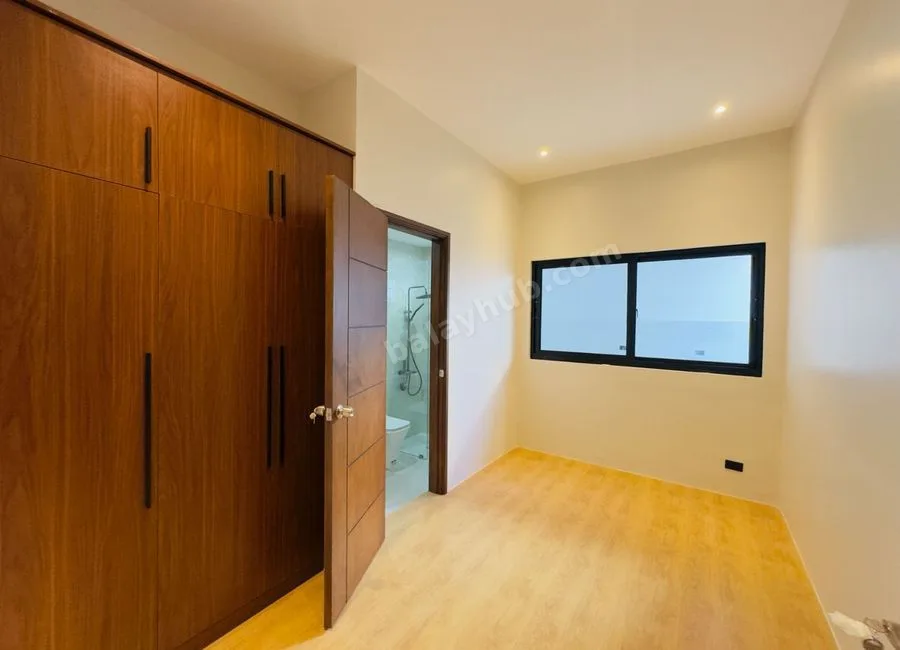 4 Bedrooms Fully Renovated Bungalow House and Lot for Sale in BF Homes, Parañaque City