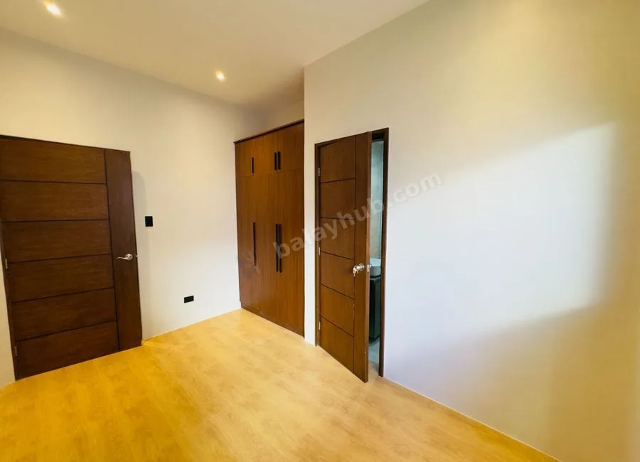 4 Bedrooms Fully Renovated Bungalow House and Lot for Sale in BF Homes, Parañaque City