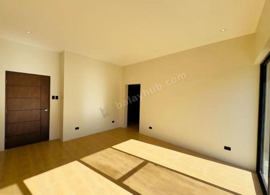 4 Bedrooms Fully Renovated Bungalow House and Lot for Sale in BF Homes, Parañaque City