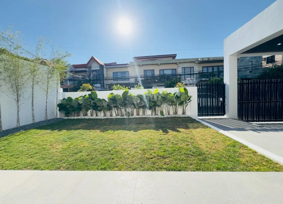 4 Bedrooms Fully Renovated Bungalow House and Lot for Sale in BF Homes, Parañaque City
