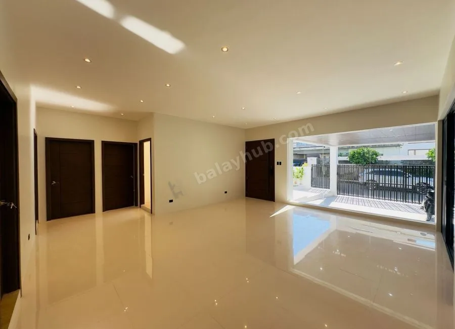 4 Bedrooms Fully Renovated Bungalow House and Lot for Sale in BF Homes, Parañaque City