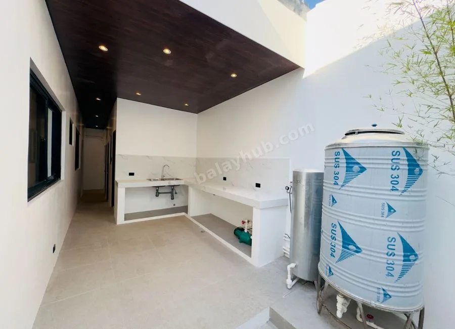 4 Bedrooms Fully Renovated Bungalow House and Lot for Sale in BF Homes, Parañaque City