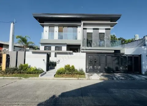 5 Bedooms Brand New Semi Furnished House and Lot for Sale in BF Homes Parañaque