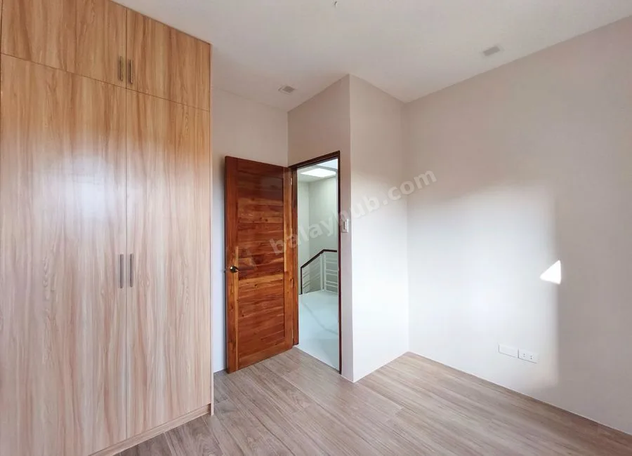 2 Storey Townhouse For Sale In Brgy.Concepcion Uno Marikina-ND