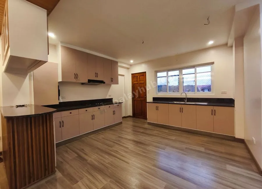 Baguio Loakan Proper Townhouse For Sale near Loakan Airport with View of Mount Santo Tomas SD