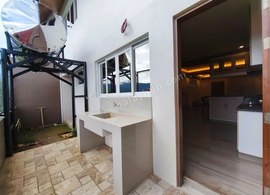 Baguio Loakan Proper Townhouse For Sale near Loakan Airport with View of Mount Santo Tomas SD