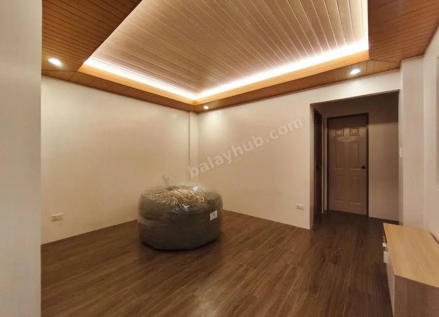 Baguio Loakan Proper Townhouse For Sale near Loakan Airport with View of Mount Santo Tomas SD