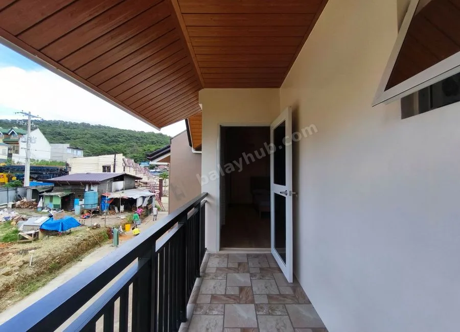 Baguio Loakan Proper Townhouse For Sale near Loakan Airport with View of Mount Santo Tomas SD