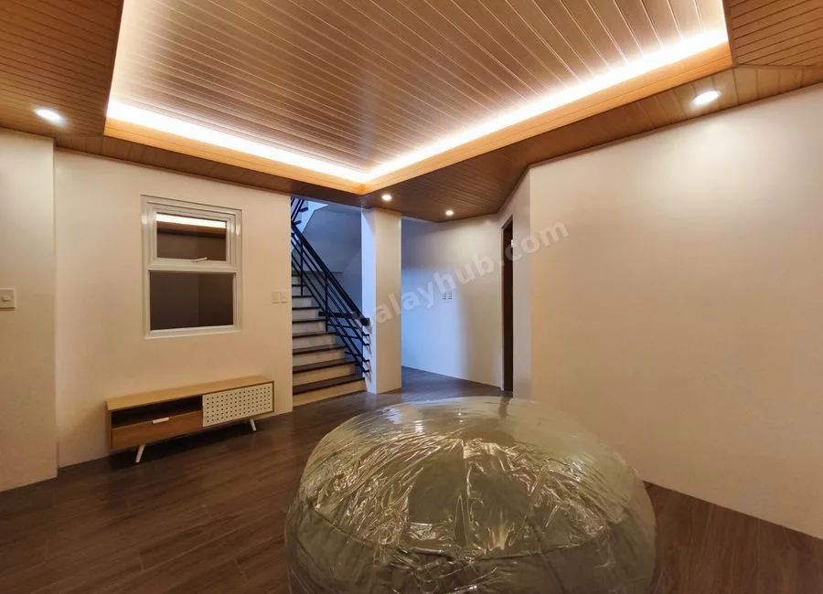 Baguio Loakan Proper Townhouse For Sale near Loakan Airport with View of Mount Santo Tomas SD