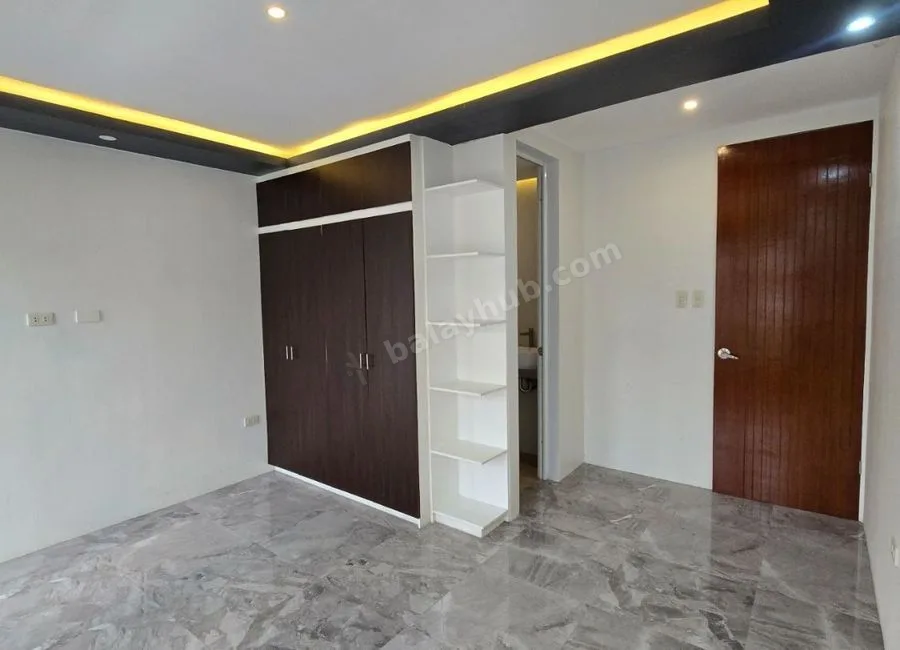 2 Storey Townhouse for sale near Quirino Highway and Mindanao Avenue Quezon City