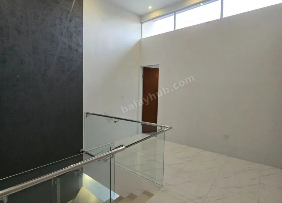 2 Storey Townhouse for sale near Quirino Highway and Mindanao Avenue Quezon City