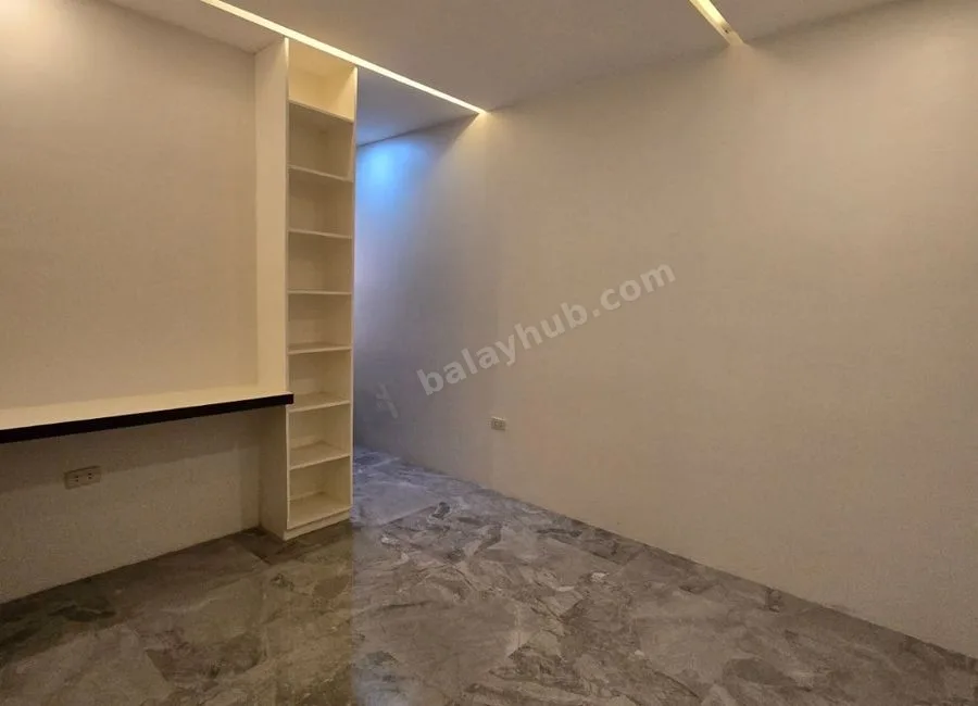 2 Storey Townhouse for sale near Quirino Highway and Mindanao Avenue Quezon City