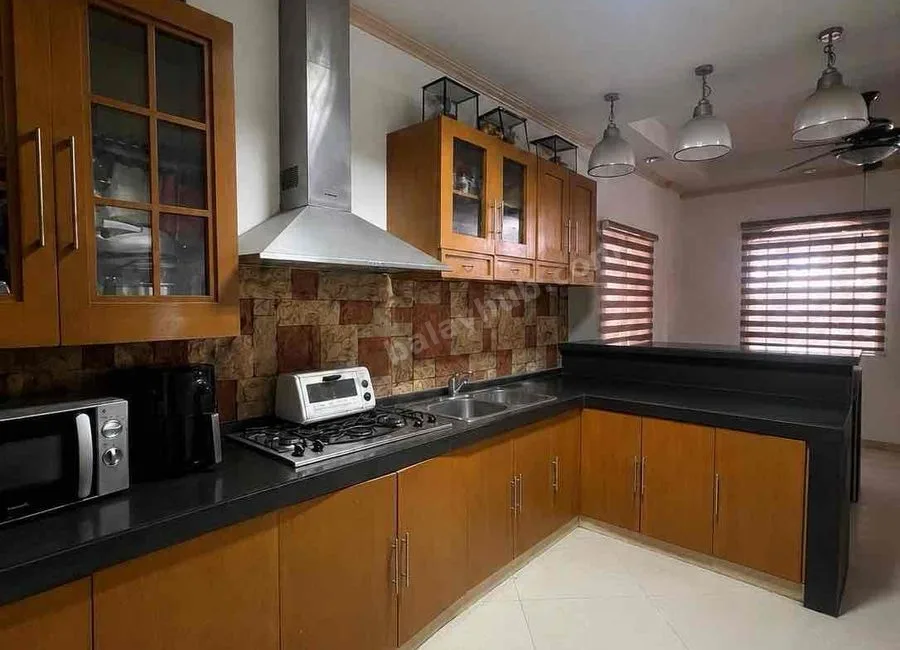 RUSH SALE BUNGALOW HOUSE AND LOT WITH 3 UNITS 2-STOREY APARTMENT NEAR LTO AND SACRED HEART HOSPITAL ANGELES CITY PAMPANGA