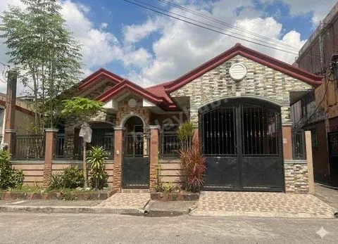 RUSH SALE BUNGALOW HOUSE AND LOT WITH 3 UNITS 2-STOREY APARTMENT NEAR LTO AND SACRED HEART HOSPITAL ANGELES CITY PAMPANGA