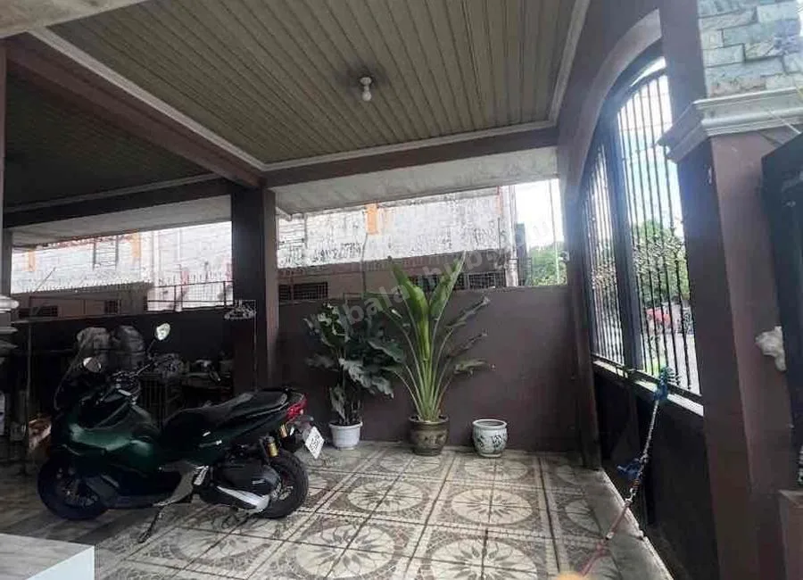 RUSH SALE BUNGALOW HOUSE AND LOT WITH 3 UNITS 2-STOREY APARTMENT NEAR LTO AND SACRED HEART HOSPITAL ANGELES CITY PAMPANGA