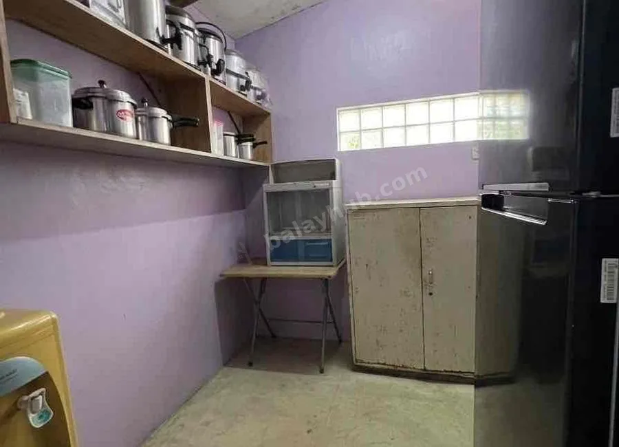RUSH SALE BUNGALOW HOUSE AND LOT WITH 3 UNITS 2-STOREY APARTMENT NEAR LTO AND SACRED HEART HOSPITAL ANGELES CITY PAMPANGA