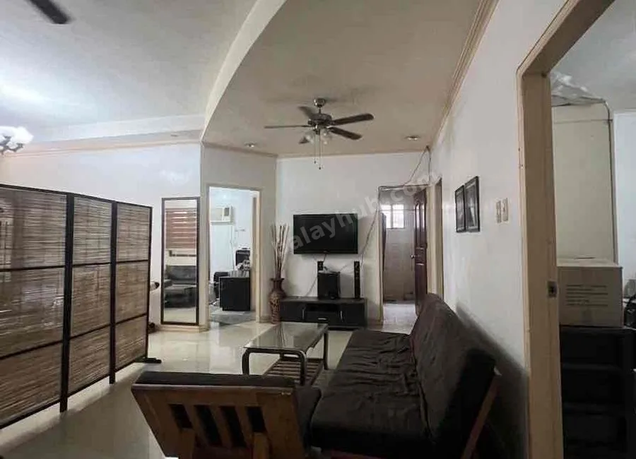 RUSH SALE BUNGALOW HOUSE AND LOT WITH 3 UNITS 2-STOREY APARTMENT NEAR LTO AND SACRED HEART HOSPITAL ANGELES CITY PAMPANGA