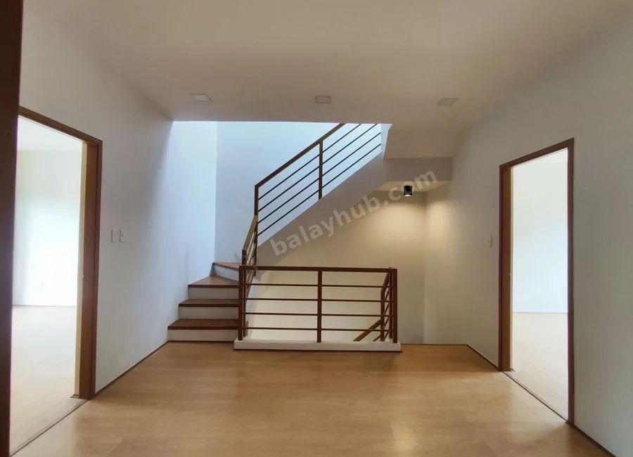 For Sale! 3 Bedrooms 2 Car Park Brandnew Townhouse in Vista Verde 10.1M -AJCE