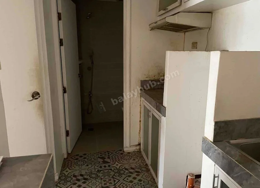 Foreclosed Condo Unit in FORBESWOOD HEIGHTS in BGC Taguig city