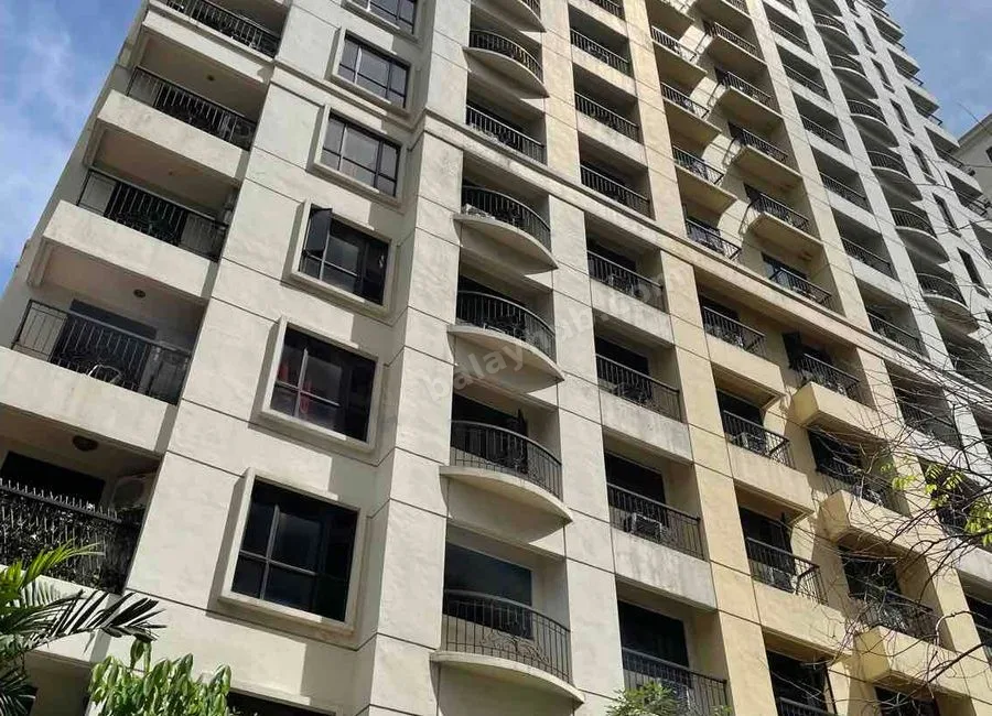 Foreclosed Condo Unit in FORBESWOOD HEIGHTS in BGC Taguig city