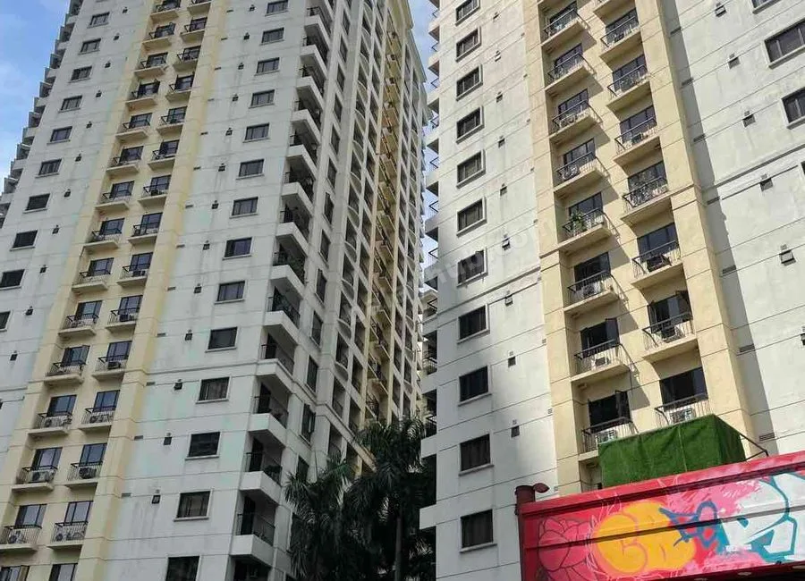 Foreclosed Condo Unit in FORBESWOOD HEIGHTS in BGC Taguig city