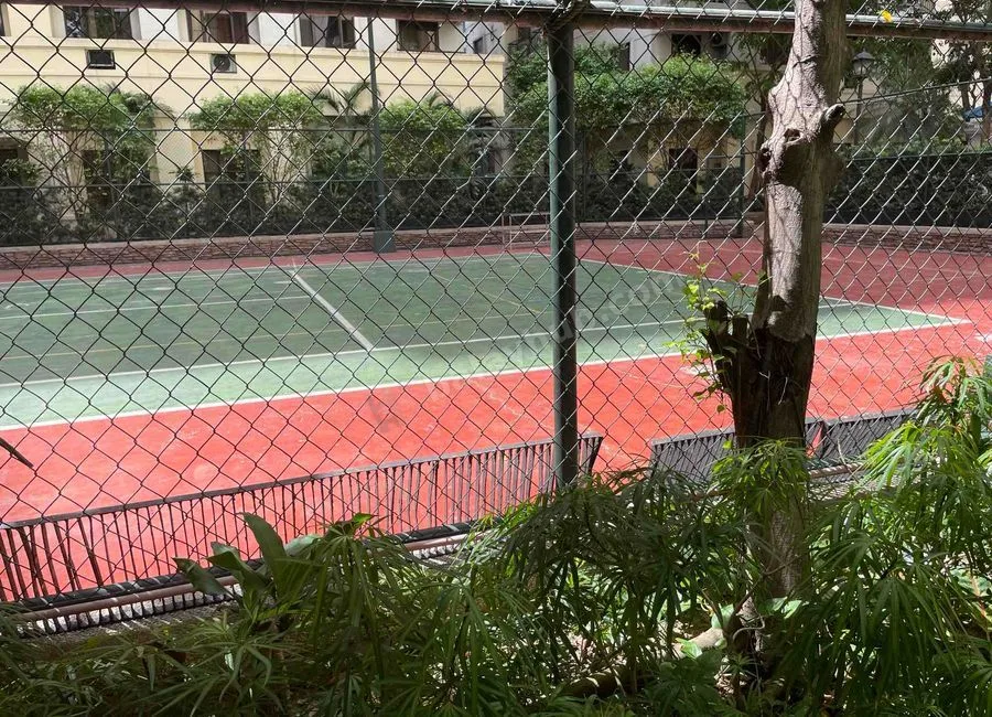 Foreclosed Condo Unit in FORBESWOOD HEIGHTS in BGC Taguig city