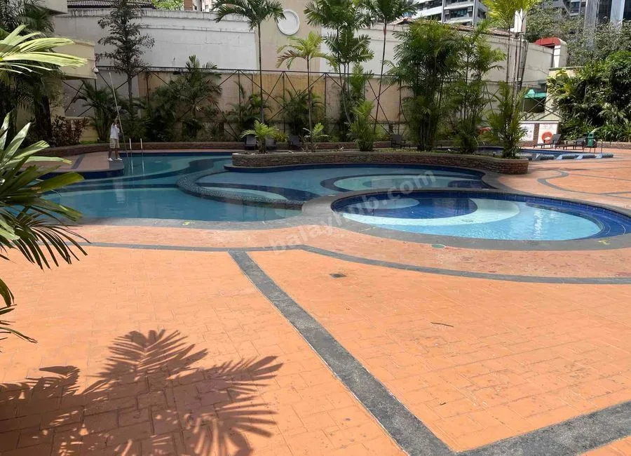 Foreclosed Condo Unit in FORBESWOOD HEIGHTS in BGC Taguig city