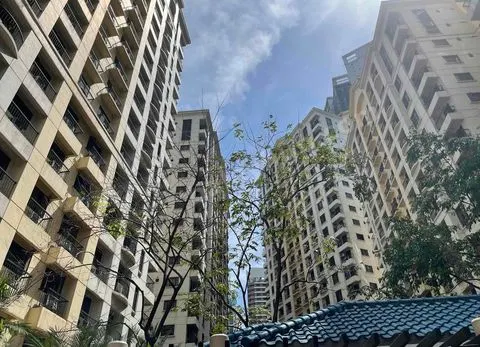 Foreclosed Condo Unit in FORBESWOOD HEIGHTS in BGC Taguig city