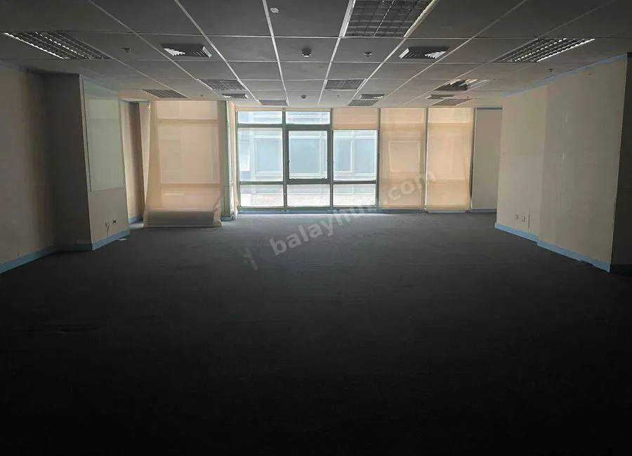 Foreclosed Condo Office in Globe Telecom 2 Pioneer Highlands Mandaluyong city