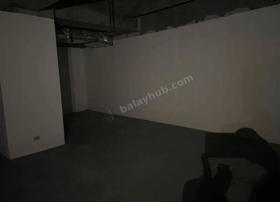 Foreclosed Condo Office in Globe Telecom 2 Pioneer Highlands Mandaluyong city