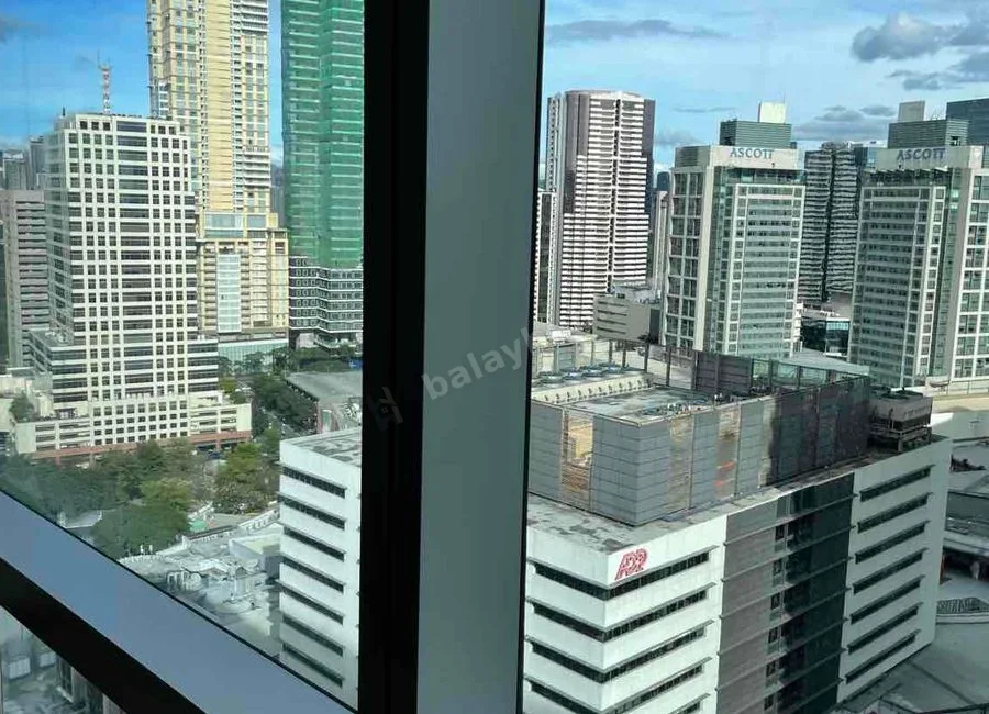 Foreclosed Condo Unit (with parking) in RAFFLES RESIDENCES, Raffles Drive cor Makati ave Makati city