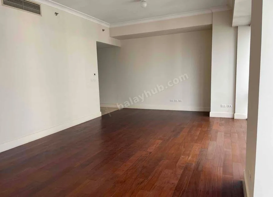 Foreclosed Condo Unit (with parking) in RAFFLES RESIDENCES, Raffles Drive cor Makati ave Makati city