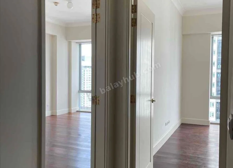 Foreclosed Condo Unit (with parking) in RAFFLES RESIDENCES, Raffles Drive cor Makati ave Makati city