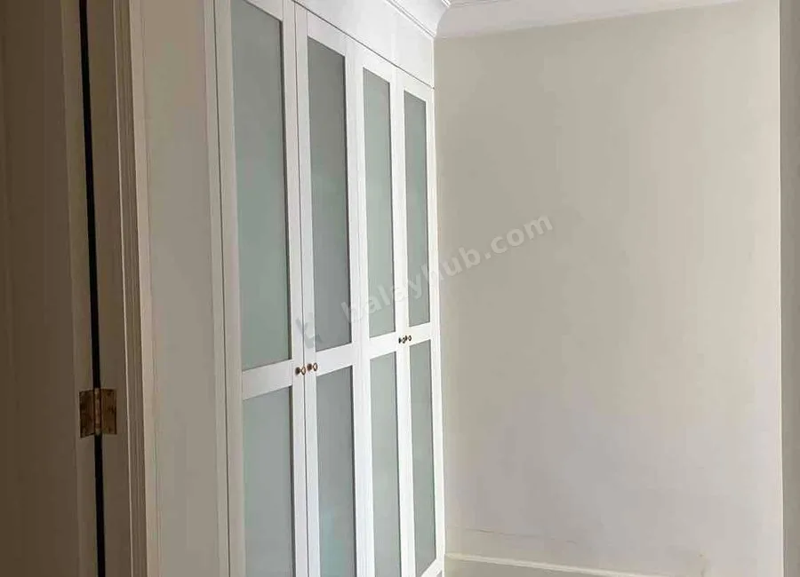 Foreclosed Condo Unit (with parking) in RAFFLES RESIDENCES, Raffles Drive cor Makati ave Makati city