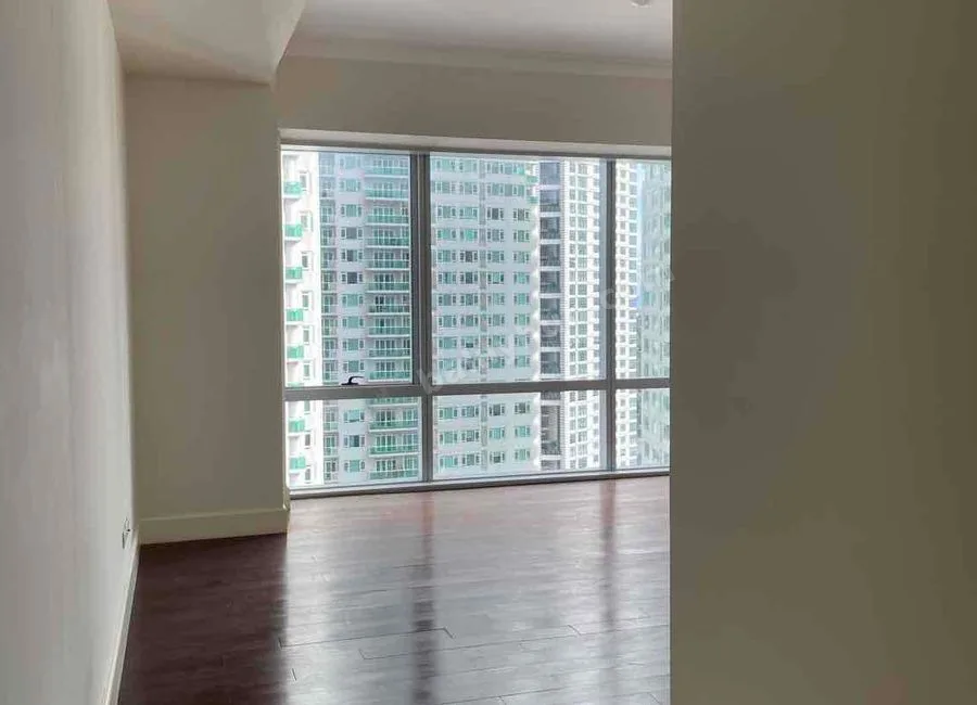 Foreclosed Condo Unit (with parking) in RAFFLES RESIDENCES, Raffles Drive cor Makati ave Makati city